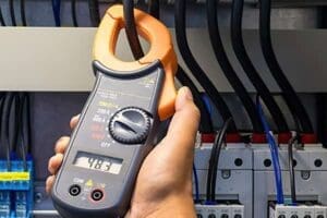 Quá tải điện là gì? Nguyên nhân và giải pháp bảo vệ hệ thống 2026