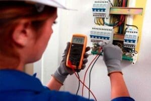 Quá tải điện là gì? Nguyên nhân và giải pháp bảo vệ hệ thống 2026