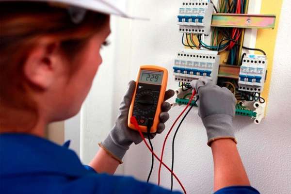 Quá tải điện là gì? Nguyên nhân và giải pháp bảo vệ hệ thống 2026