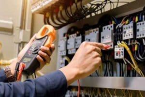 Quá tải điện là gì? Nguyên nhân và giải pháp bảo vệ hệ thống 2026